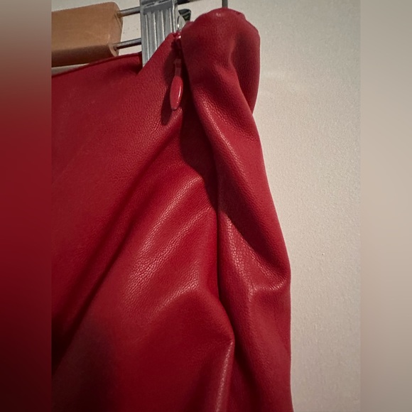 Zara - faux leather mini skirt - Picture 2 of 5